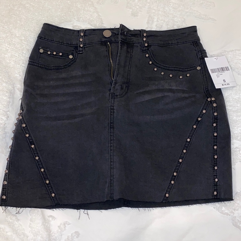 Super cute Forever 21 studded black denim mini skirt!